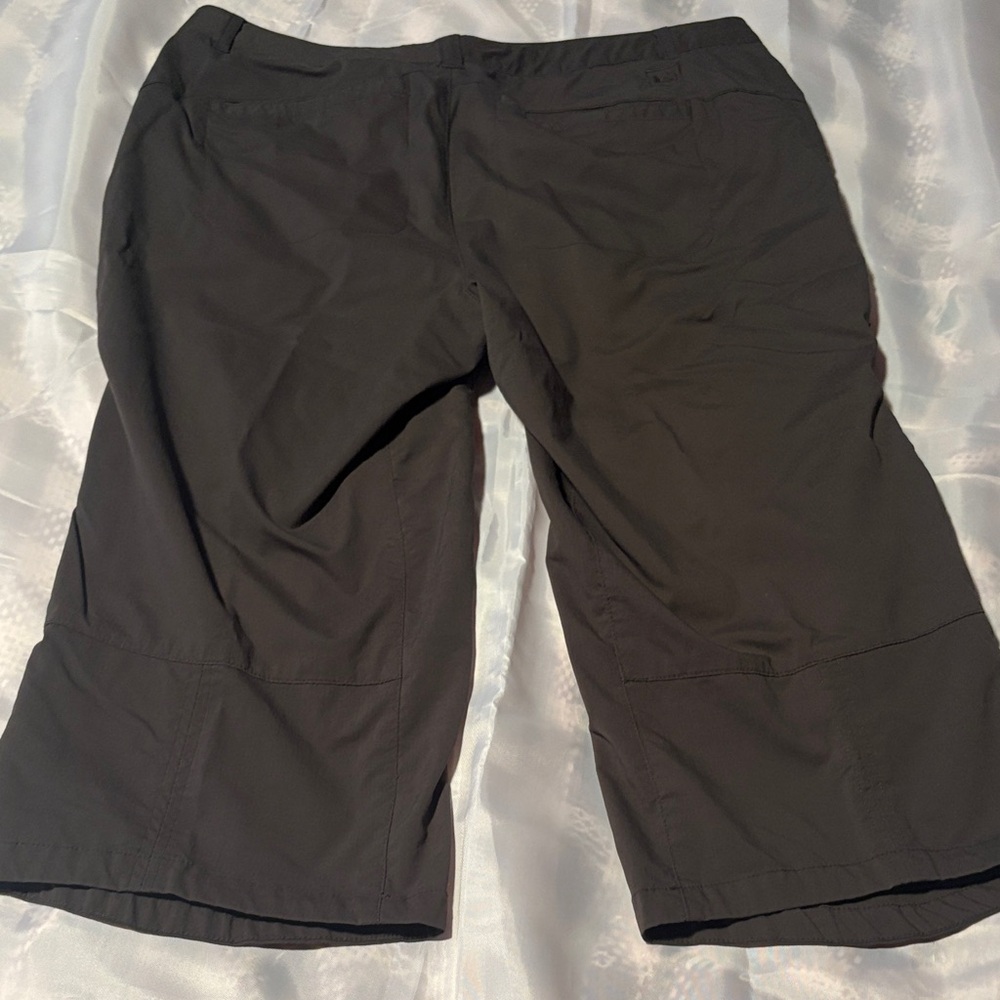 REI Women's Charcoal Capris -size 8 - Picture 3 of 8